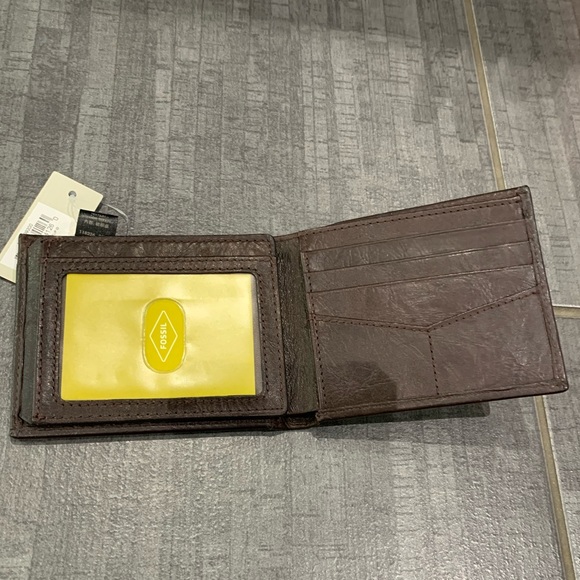 NWT Fossil Wallet-Bi-fold with Flip ID - Picture 3 of 4